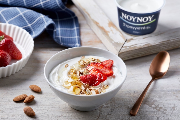 Noynoy-with-strawberry